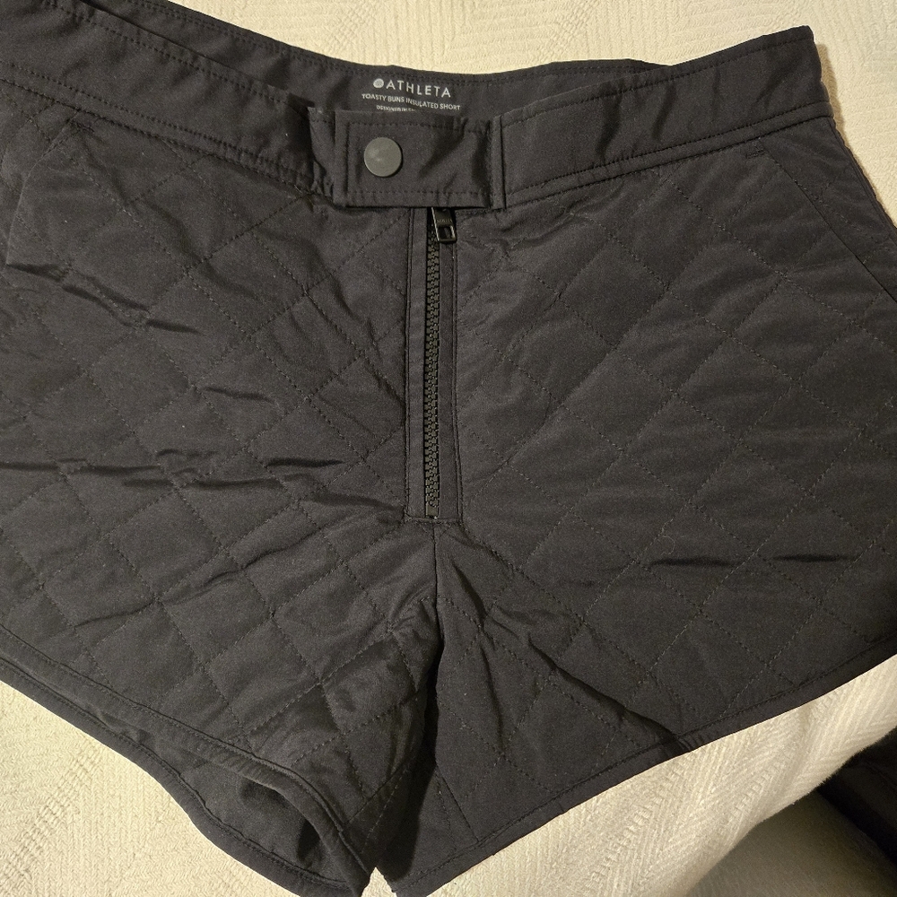 Athleta  "Toasty Buns" Insulated Black quilted shorts Size 2 NWOT